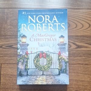 Nora Roberts 'A MacGregor Christmas' Book